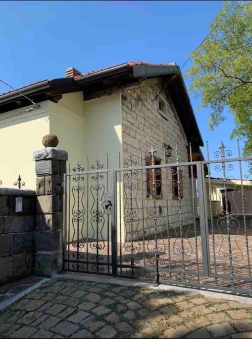 Al Casel: Storico Casello Sulla Ciclabile Triest Exterior foto
